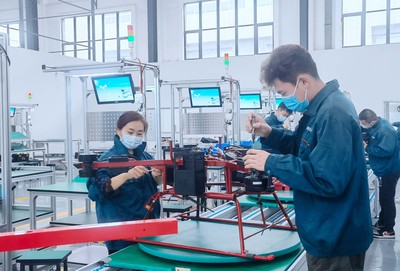 大足 讓消防插上飛翔翅膀 全國(guó)首個(gè)消防無(wú)人機(jī)地方標(biāo)準(zhǔn)發(fā)布