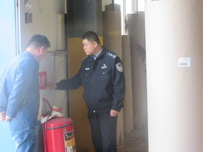 淄博市人民政府 圖片新聞 博山公安分局山頭派出所 對轄區(qū)工廠進行消防檢查并開展培訓